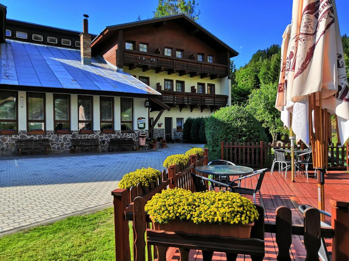 Rodinny "Hotel U Mustku" Desná Exterior foto